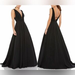 NWOT Mac Duggal 55379 Black V neck Chiffon A-Line Ballgown Sz 10